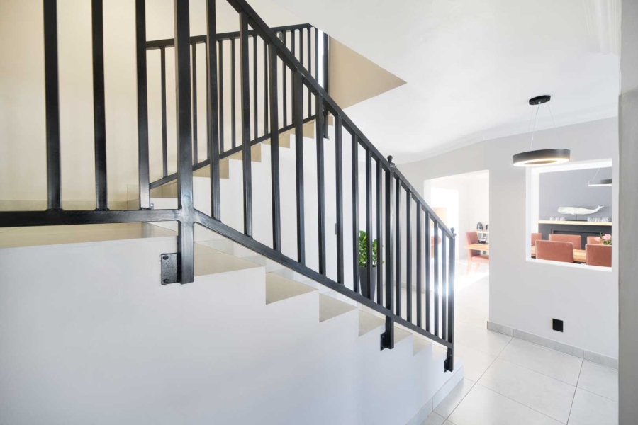 9 Bedroom Property for Sale in Westcliff Western Cape